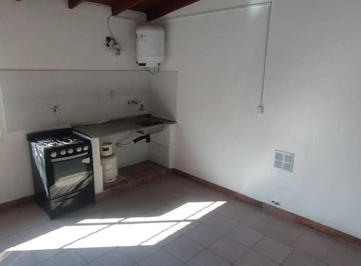 DEPARTAMENTO EN ALQUILER! CENTRO DE DEL VISO. Excelente ubicación 2