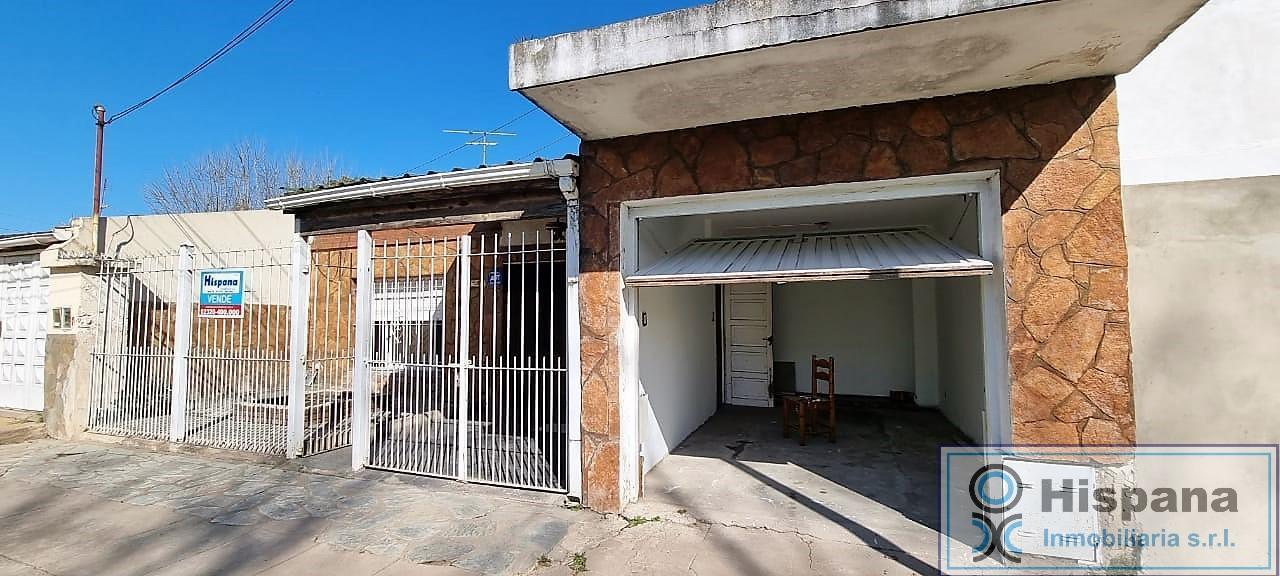 Casa en venta APTA CREDITO, ubicada en el centro de Del Viso, sobre la calle Luis María Gonnet.