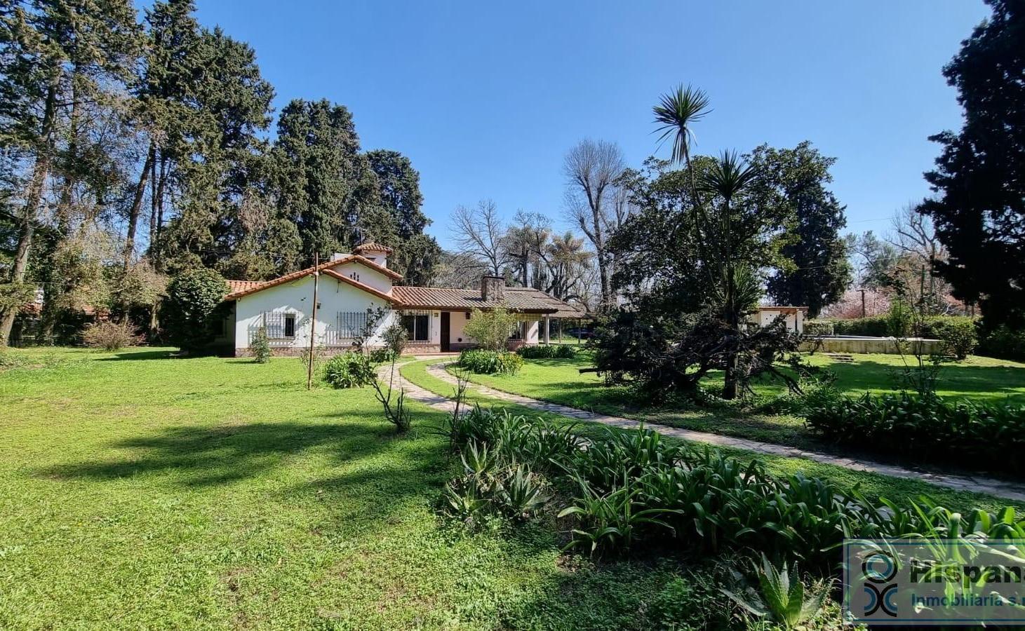Casa en venta sobre la calle J.R Jimenez, en el Barrio Los jazmines. Del Viso, Pilar. APTA CREDITO