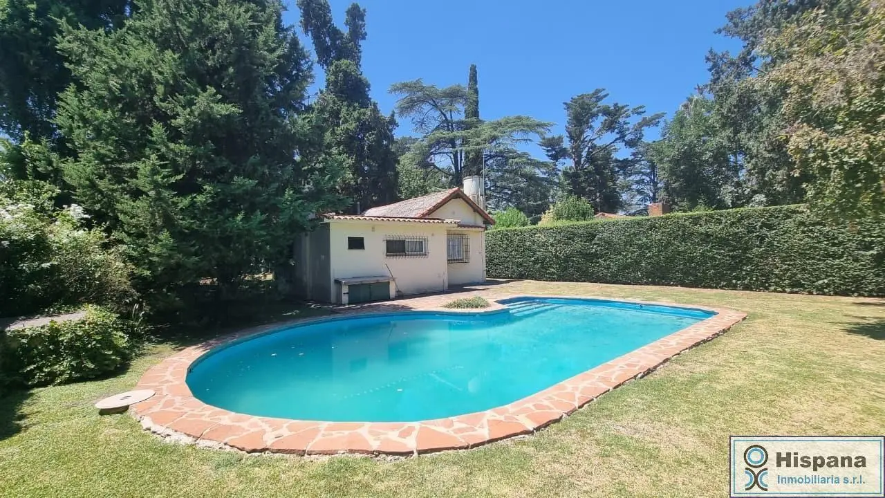 Casa en venta con pileta, sobre la calle Lisandro de la Torre, Del Viso, Pilar. 2
