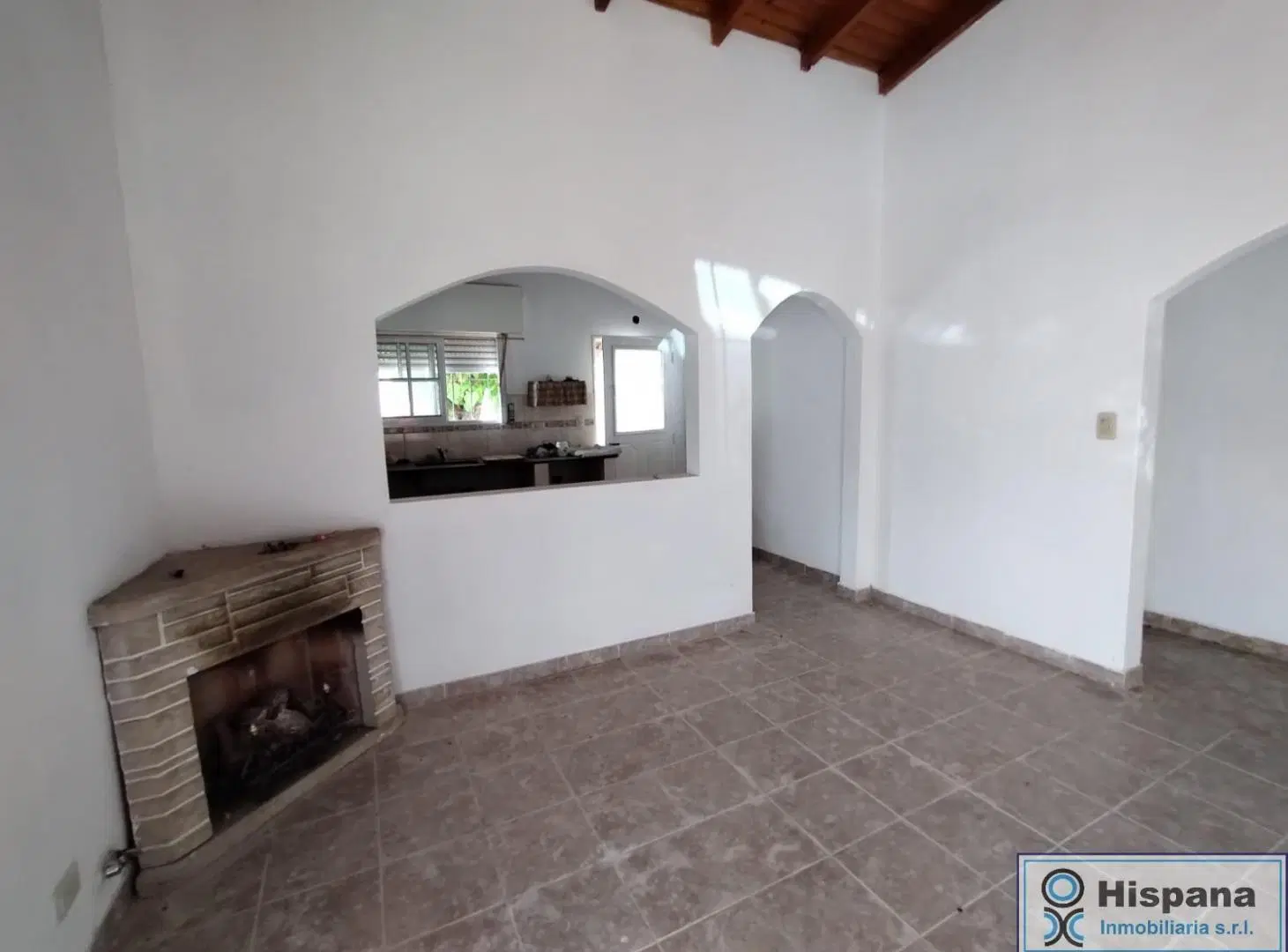 Casa en venta sobre la calle Las Acacias, en el Barrio La Lonja, Pilar. RETASADA 3