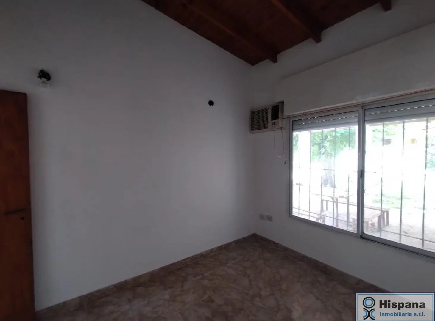 Casa en venta sobre la calle Las Acacias, en el Barrio La Lonja, Pilar. RETASADA 4
