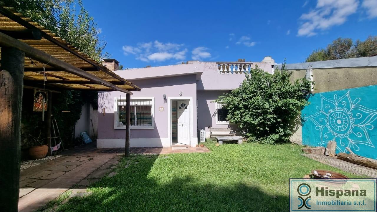 Casa en venta en el Barrio De Vicenzo Chico, Pilar. IMPECABLE ACCESO A PANAMERICANA!