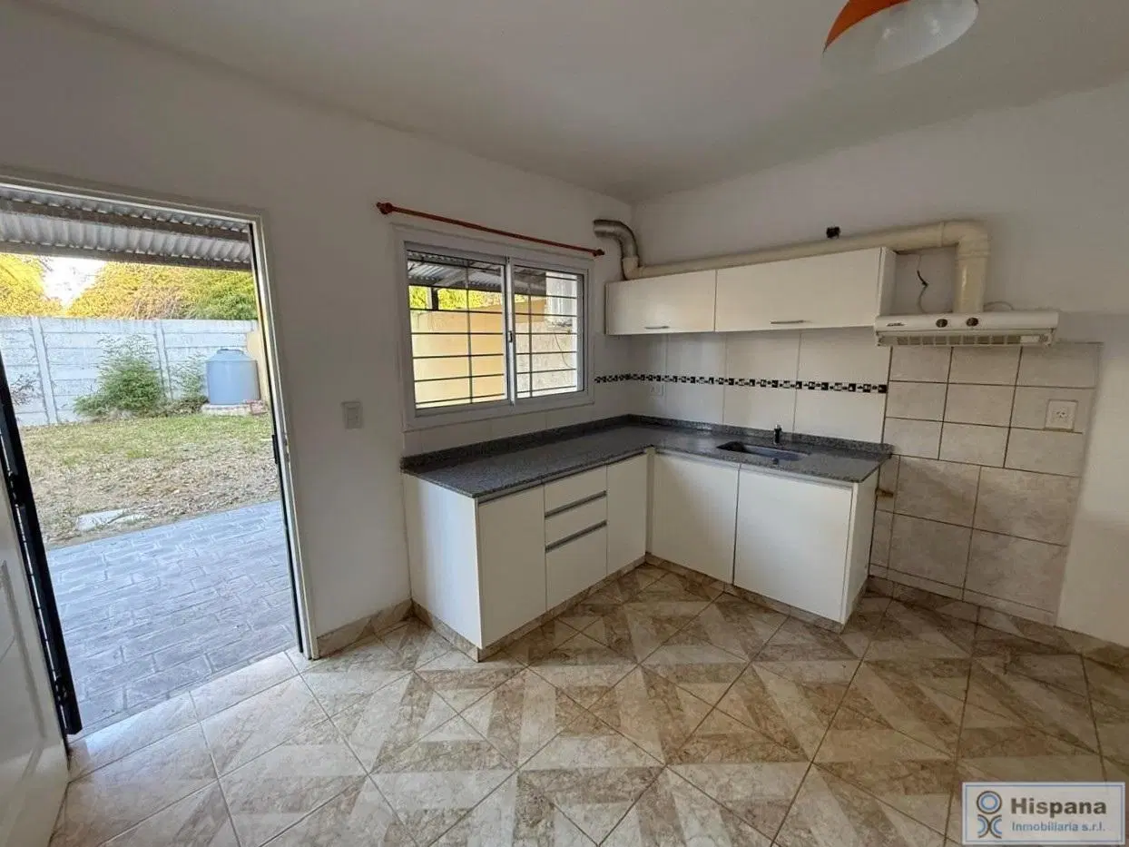 Excelente DÚPLEX en alquiler!! Sobre la calle Domingo French. Barrio Abierto Parque Udaondo. 5