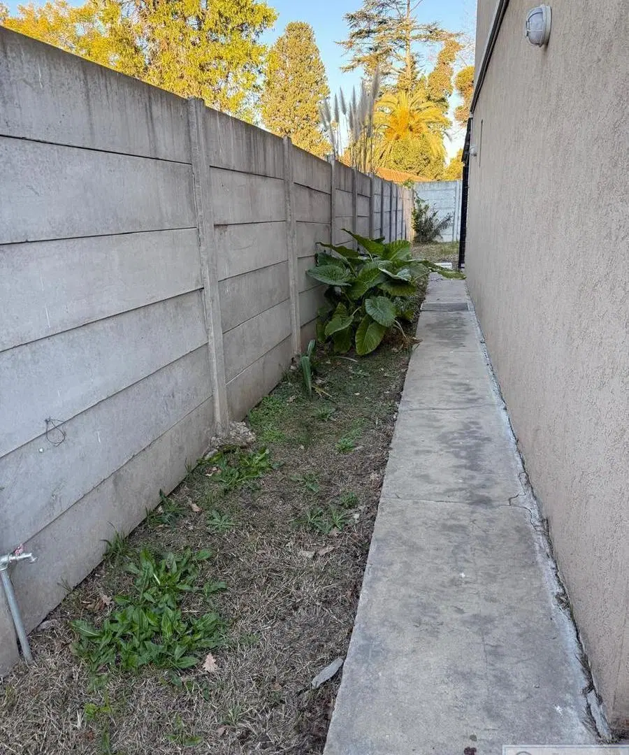 Excelente DÚPLEX en alquiler!! Sobre la calle Domingo French. Barrio Abierto Parque Udaondo. 2