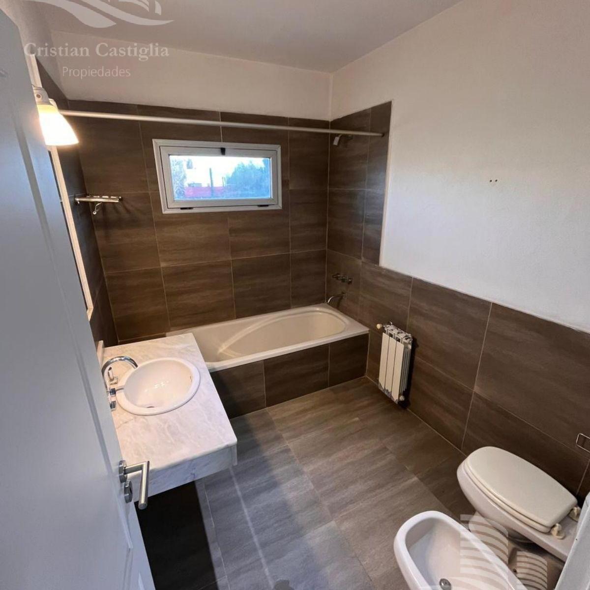 Venta - Casa 4 Ambientes, Jardin, Pileta - Santa Catalina, Villanueva, Tigre 5