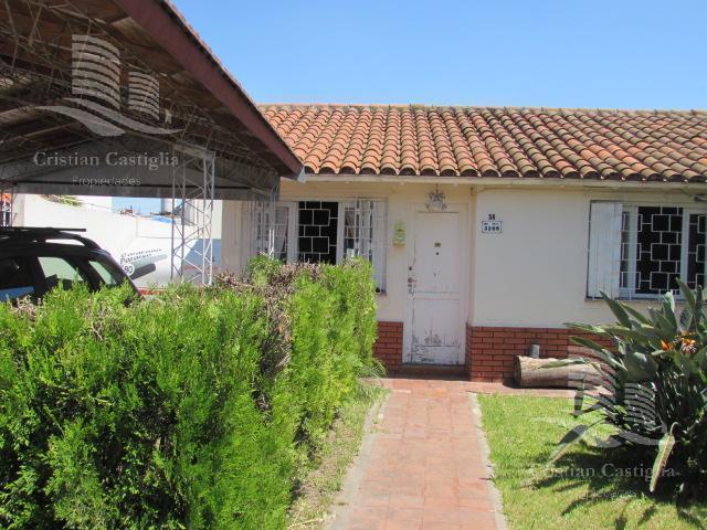 Casa con Jardín a la Venta en Valentín Alsina 4