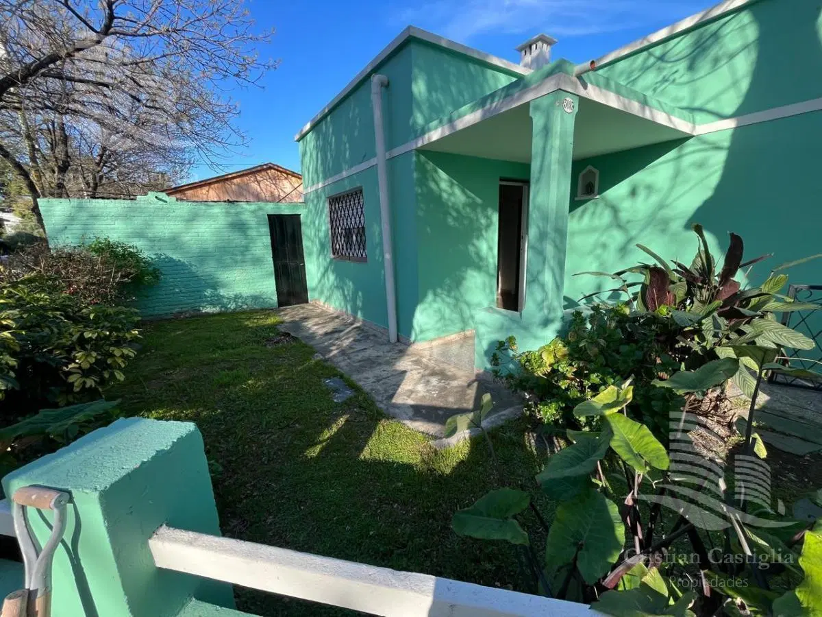 Casa 2 Ambientes con Jardin en Venta en Munro 5