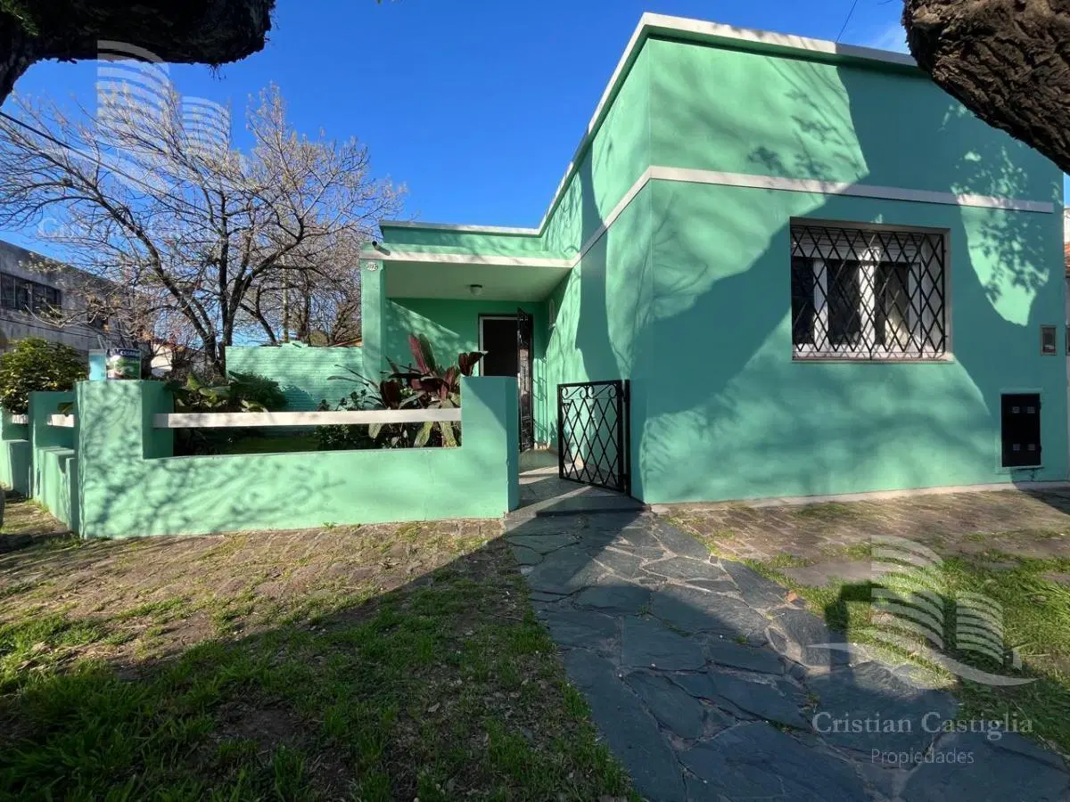 Casa 2 Ambientes con Jardin en Venta en Munro 1