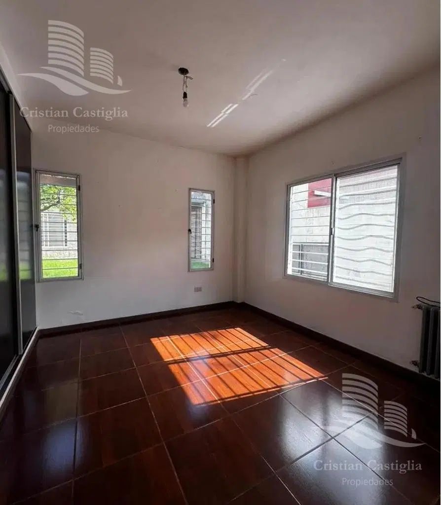 Oportunidad en Villa Urquiza: PH Luminoso con Jardín y Cochera Doble 3
