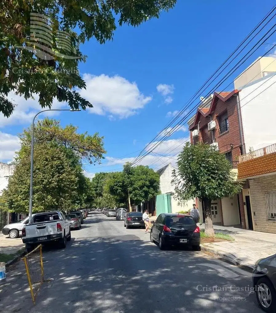 Oportunidad en Villa Urquiza: PH Luminoso con Jardín y Cochera Doble 4