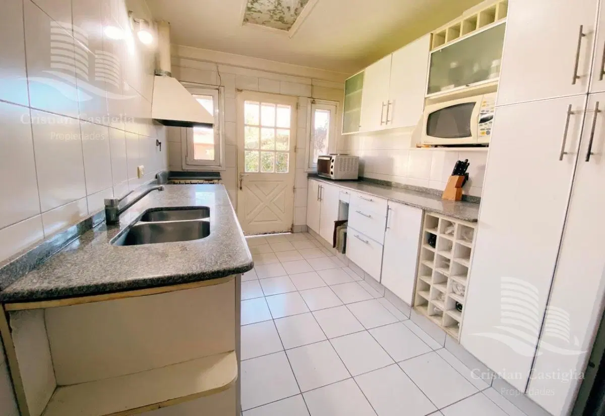 Casa en 6 Ambientes con 2 Cocheras en Venta en Boulogne 4