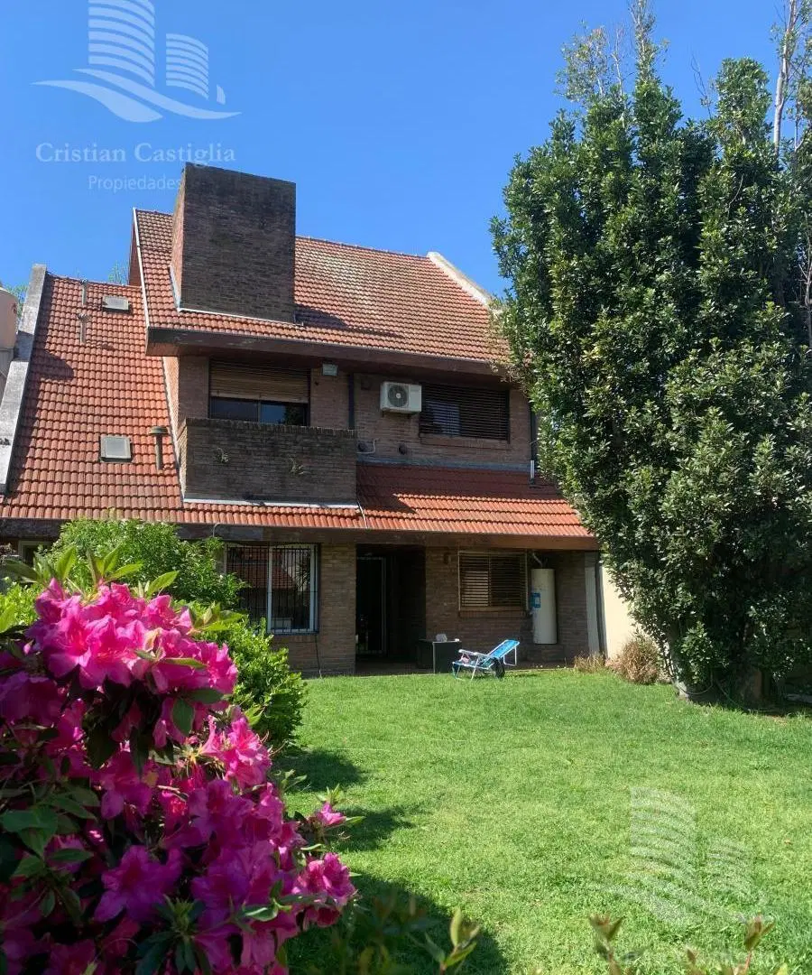 Casa en 6 Ambientes con 2 Cocheras en Venta en Boulogne 1