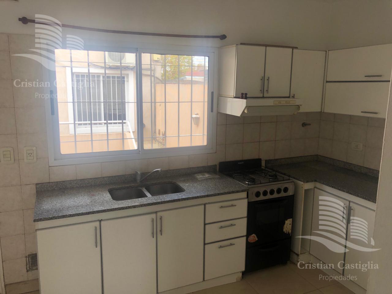 Foto de Departamento Triplex con cochera cubierta 3 ambientes en Munro, imagen 2