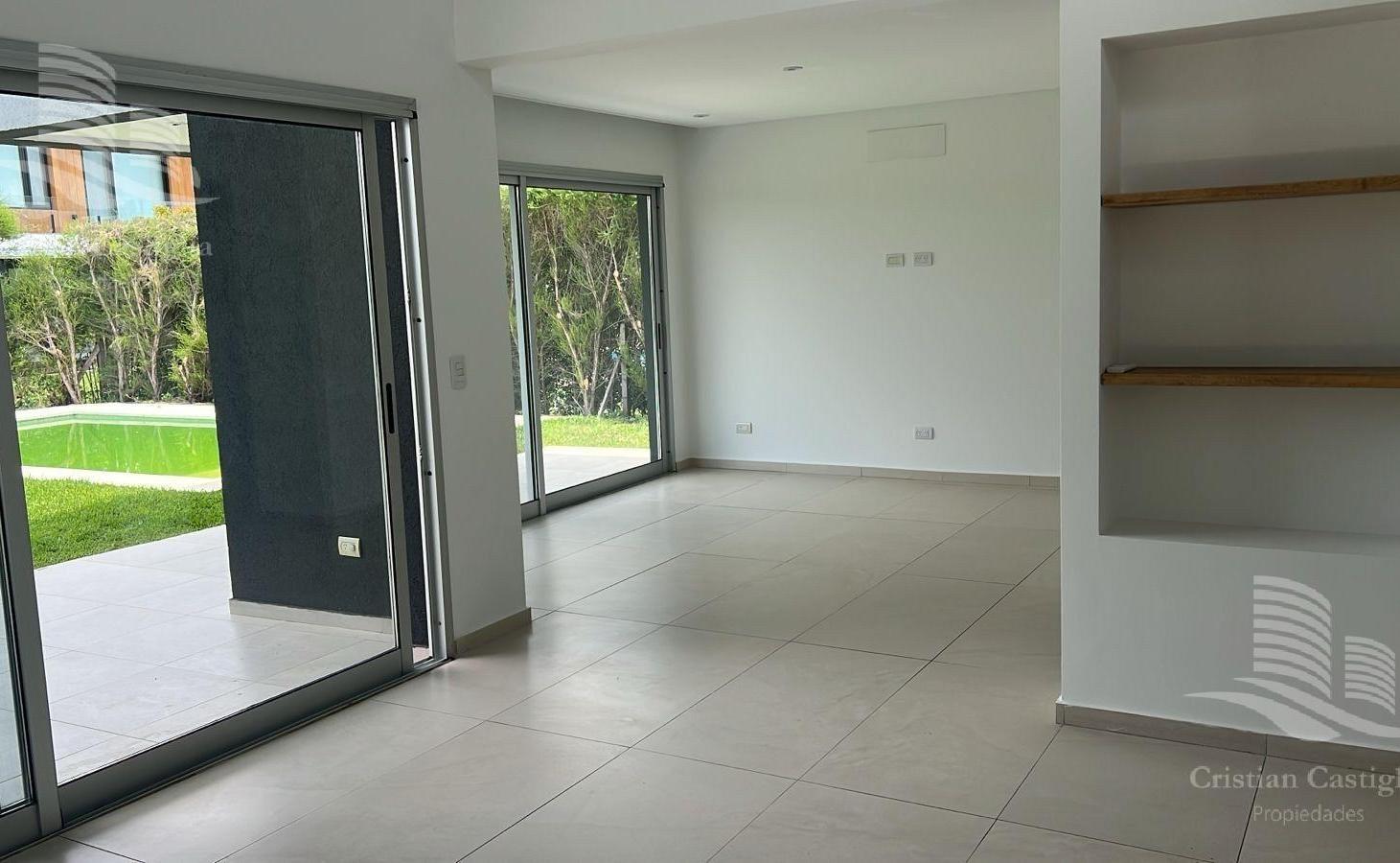 Foto de Venta . Casa 4 Ambientes, Dos plantas, Jardín, Pileta - Los Castaños, imagen 3