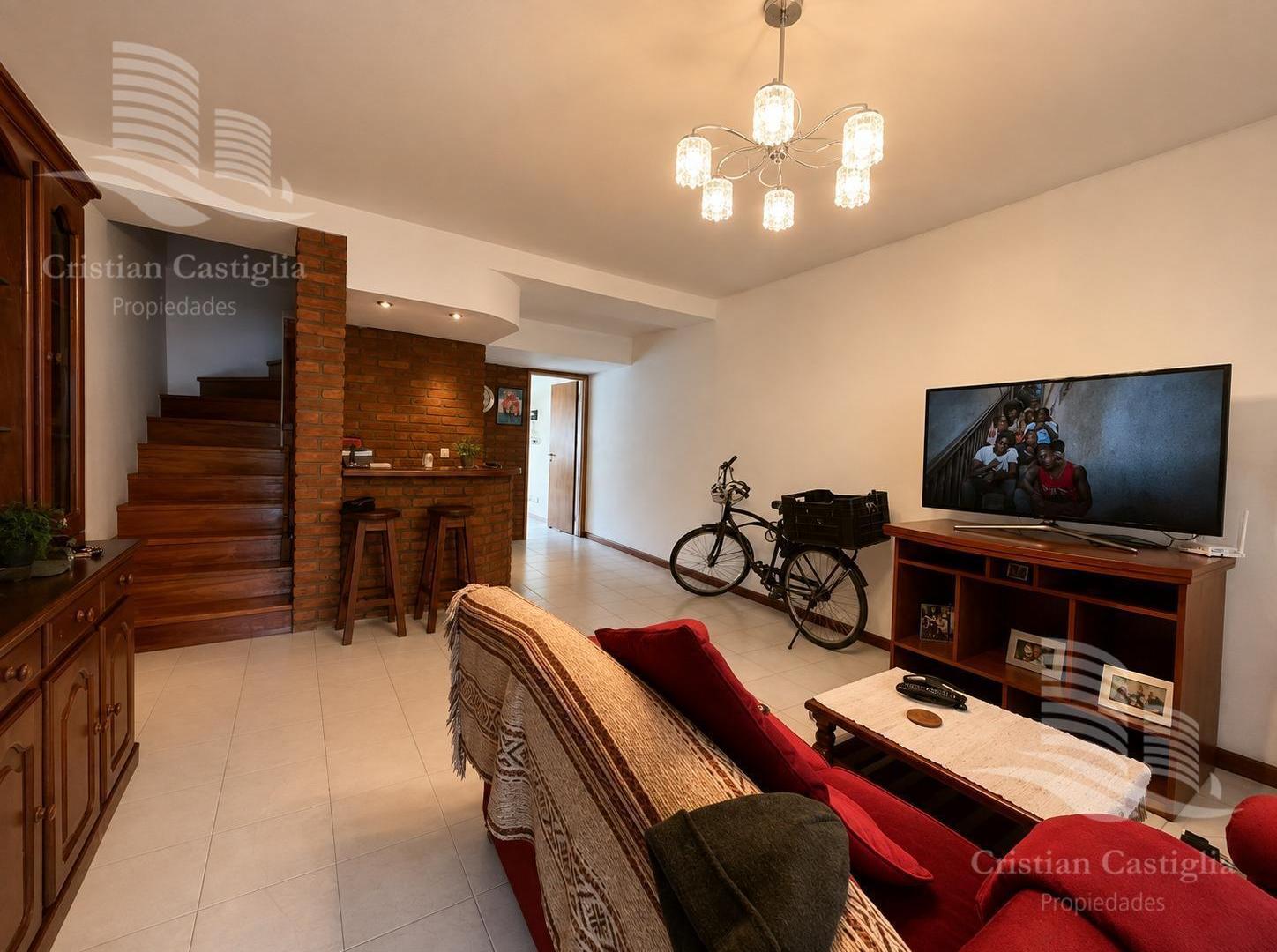 Foto de Casa Tipo Dúplex 4 Ambientes con Jardín y Parrilla en Villa Adelina, imagen 2