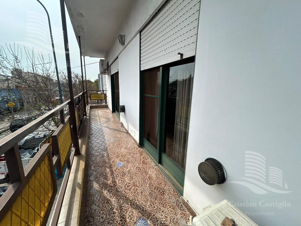 Foto de Casa Multifamiliar Con 2 Locales al Frente en Olivos, imagen 2
