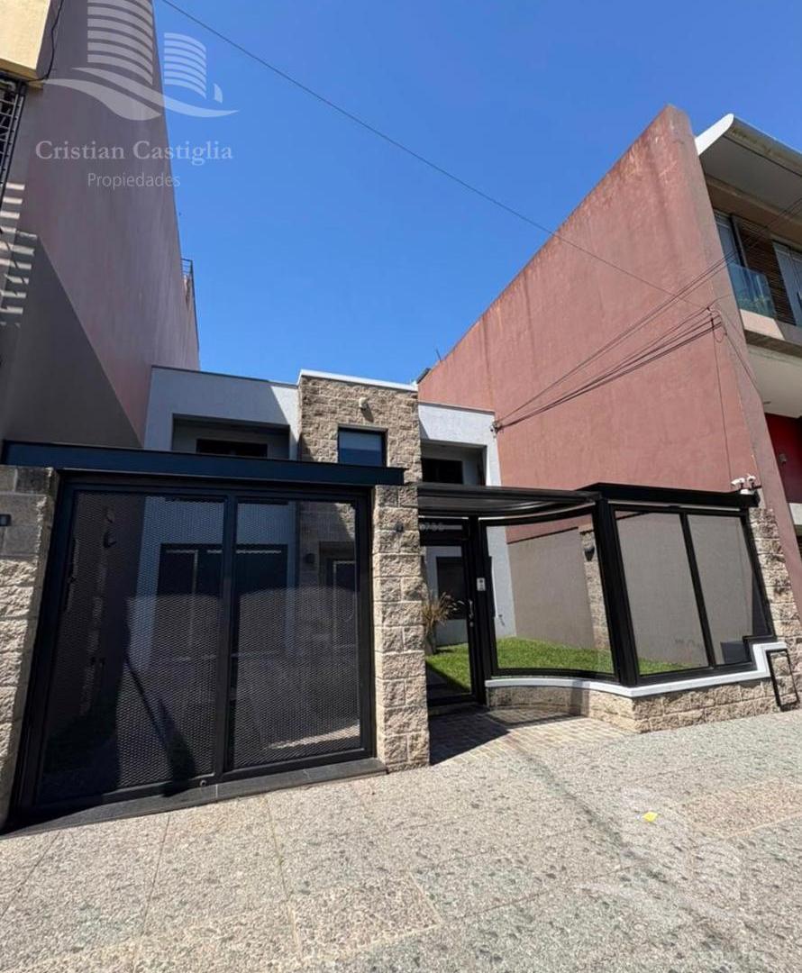 Foto de Casa 6 Ambientes Desarrollada en 2 Plantas en Villa Lugano, imagen 1