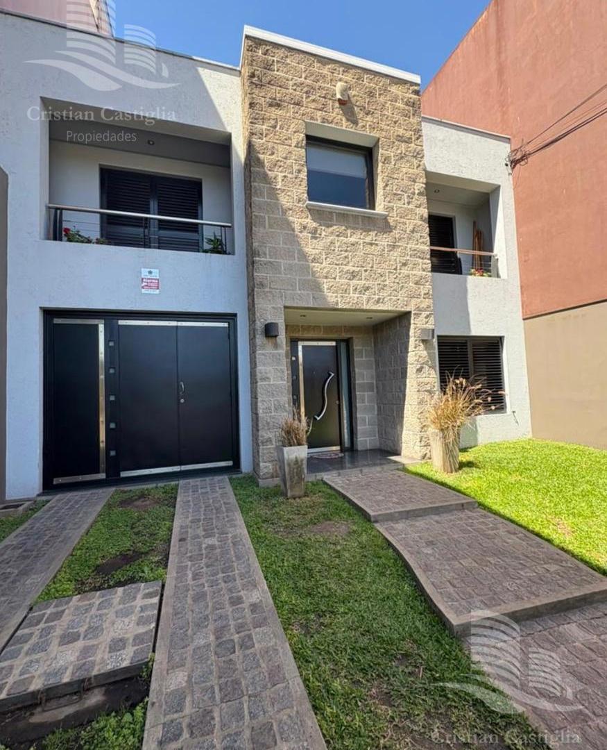 Foto de Casa 6 Ambientes Desarrollada en 2 Plantas en Villa Lugano, imagen 3