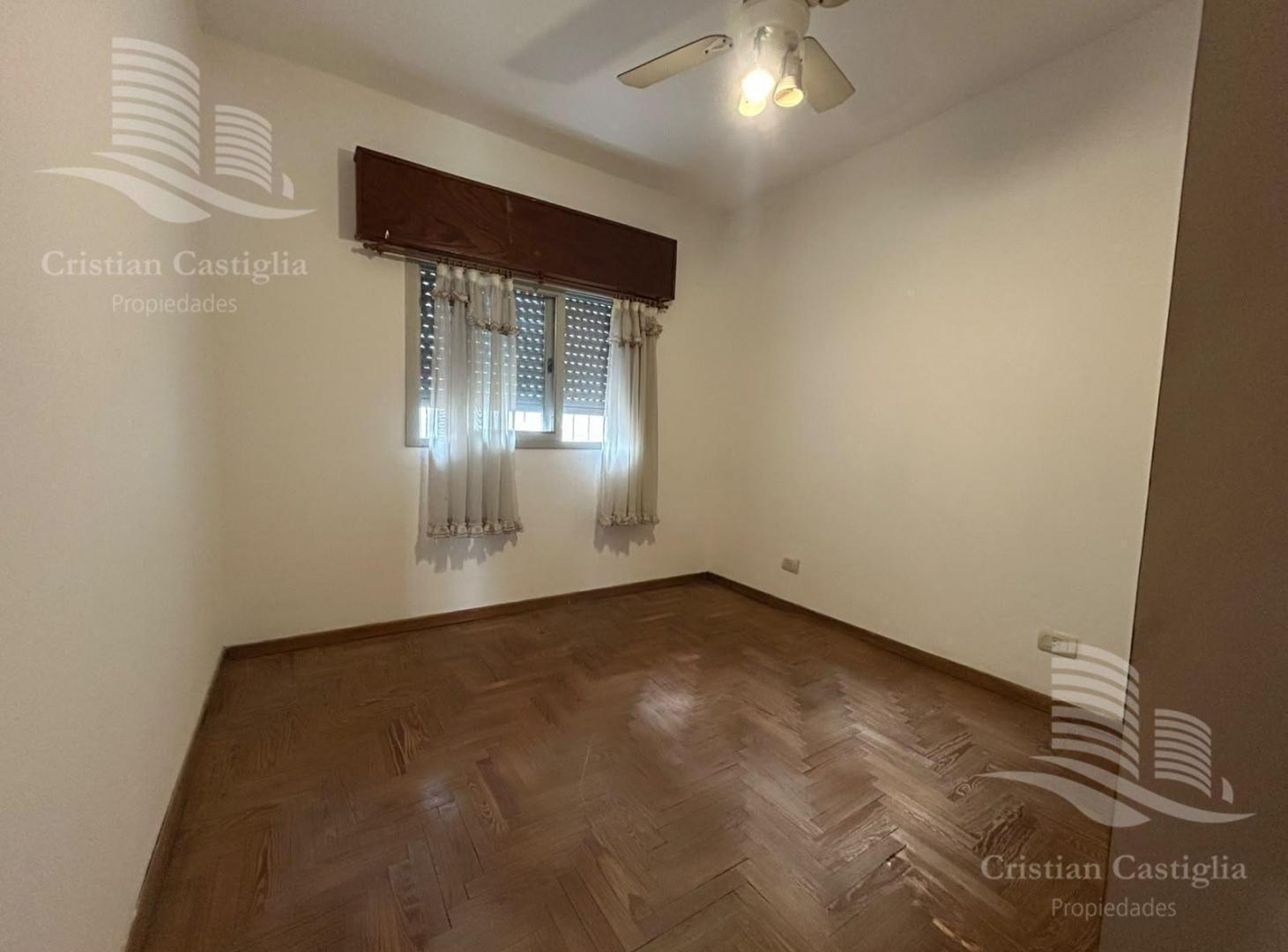 Foto de PH 3 Ambientes Al Fondo con Jardin y Parrilla En Alquiler en Villa, imagen 2