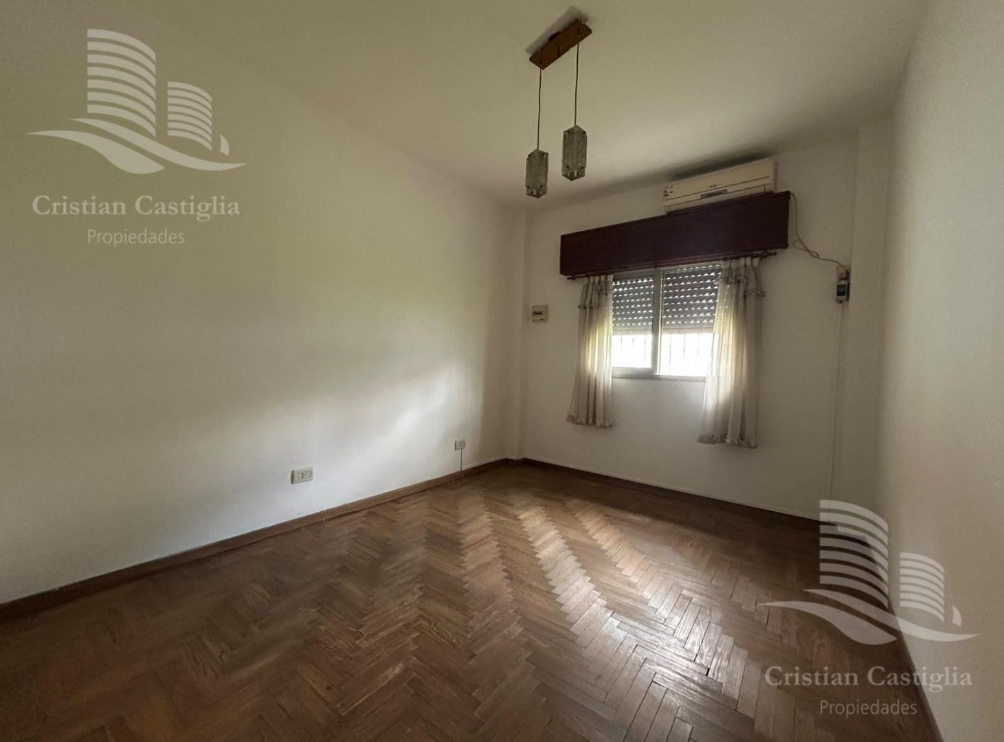 Foto de PH 3 Ambientes Al Fondo con Jardin y Parrilla En Alquiler en Villa, imagen 4
