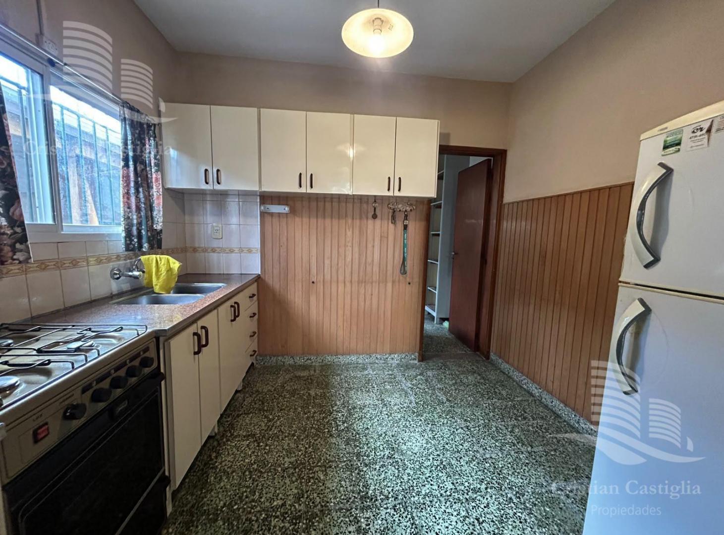 Foto de PH 3 Ambientes Al Fondo con Jardin y Parrilla En Alquiler en Villa, imagen 5