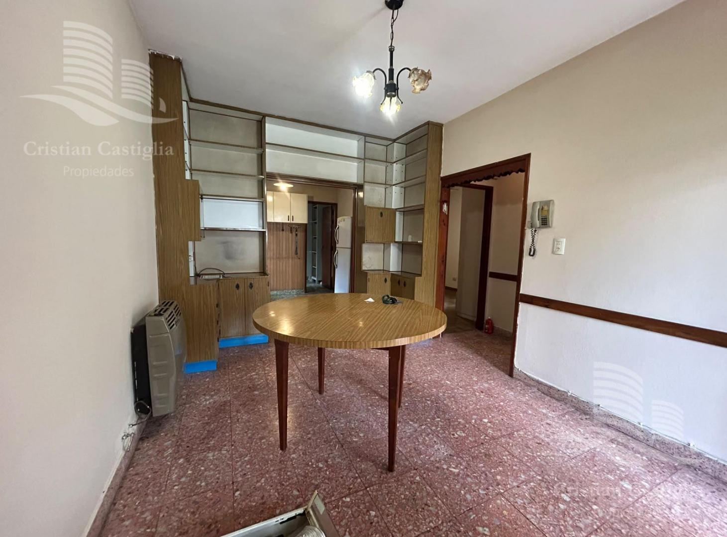 Foto de PH 3 Ambientes Al Fondo con Jardin y Parrilla En Alquiler en Villa, imagen 1