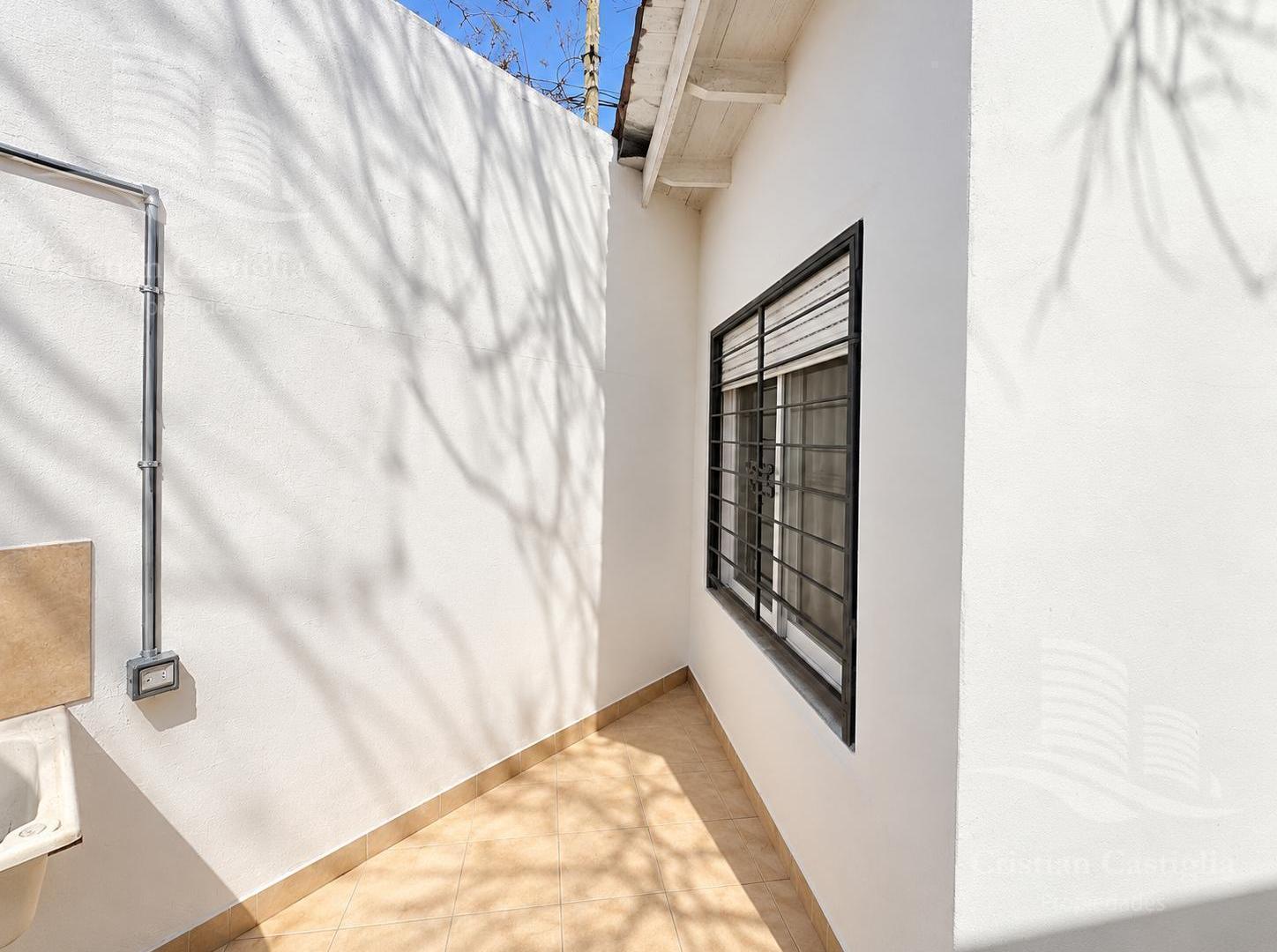 Foto de PH 2 Ambientes con Patio al Frente en Alquiler en Boulogne, imagen 2