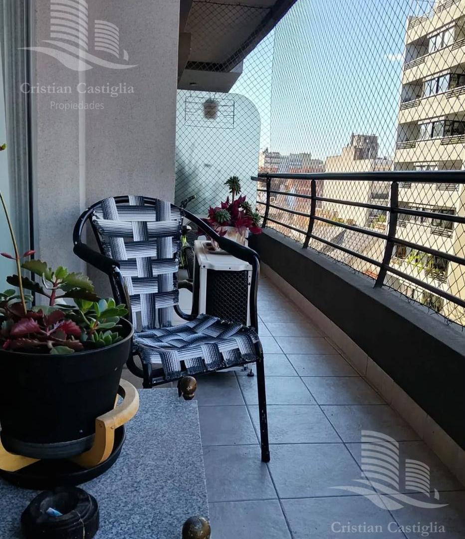 Foto de Departamento Con cochera y Baulera en Venta en Parque Chacabuco, imagen 3