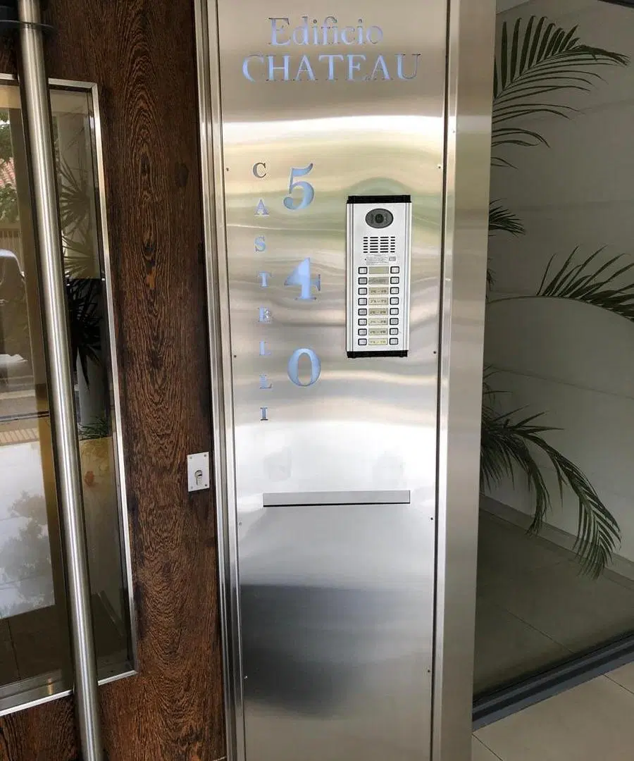 VENTA DE SEMIPISO 4 AMBIENTES CON BALCON Y COCHERA FIJA 4
