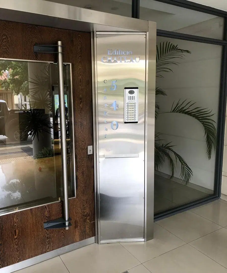 VENTA DE SEMIPISO 4 AMBIENTES CON BALCON Y COCHERA FIJA 5