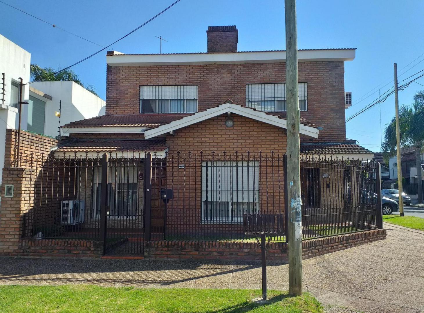 VENTA DE CHALET 4 AMBIENTES EN RAMOS MEJIA