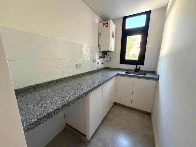 Departamento en Venta  4 Ambientes Ramos Mejía, jardín y Patio propio parrilla pileta lavadero 2