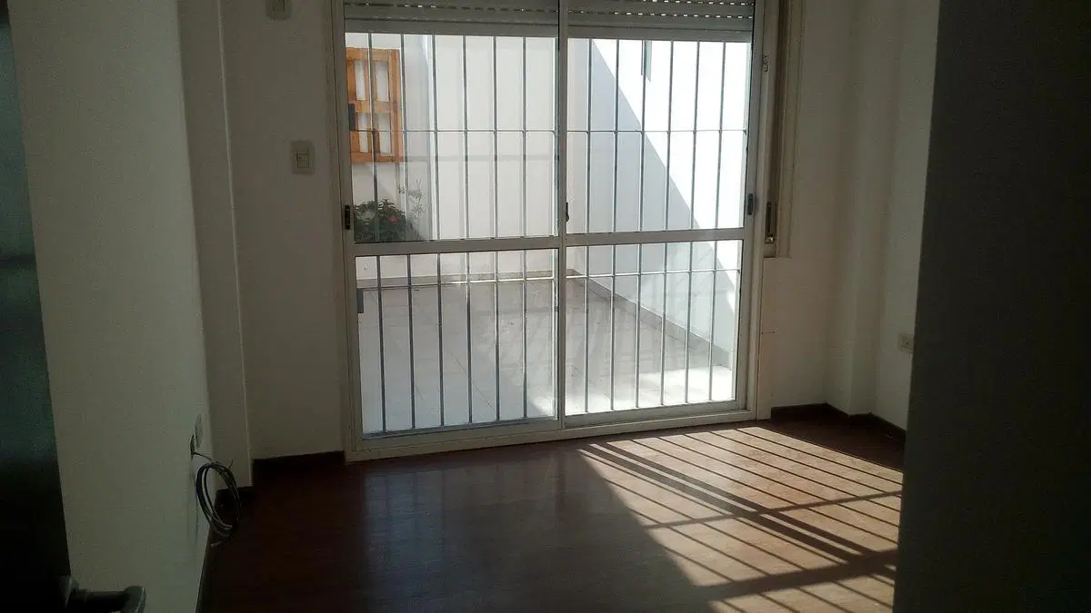 VENTA DE DEPARTAMENTO DE 2 AMBIENTES CON 2 PATIOS EN RAMOS MEJIA SUR 2