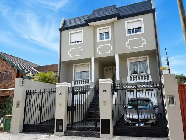 Triplex / Casa en venta Ramos Mejía. 1