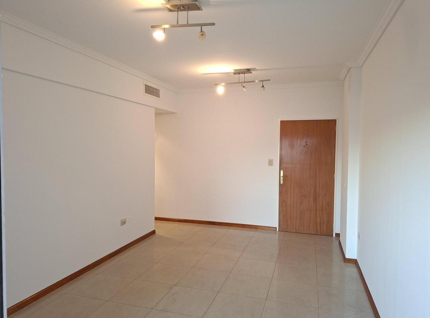 Foto de ALQUILER DE DEPARTAMENTO DE 3 AMBIENTES CON COCHERA EN RAMOS MEJIA, imagen 2