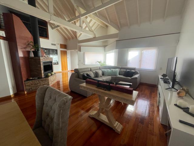 Foto de Venta de casa 5 ambientes de categoría en Ramos Mejía, imagen 2