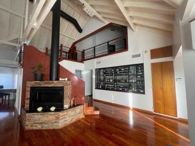 Foto de Venta de casa 5 ambientes de categoría en Ramos Mejía, imagen 1