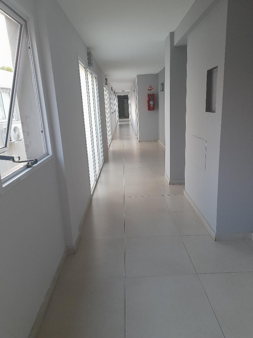 Foto de DEPARTAMENTO 3 AMBIENTES AL FRENTE CON COCHERA "BARON CENTER", imagen 4