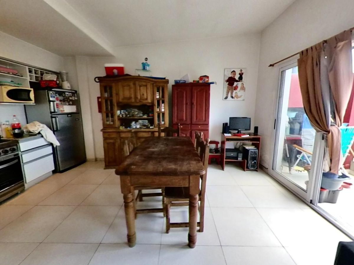 Foto de DEPARTAMENTO 3 AMBIENTES AL FRENTE CON COCHERA "BARON CENTER", imagen 3
