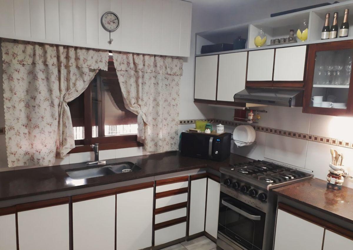 Foto de CHALET VENTA 4 DORMITORIOS CON JARDIN Y PISCINA, imagen 5