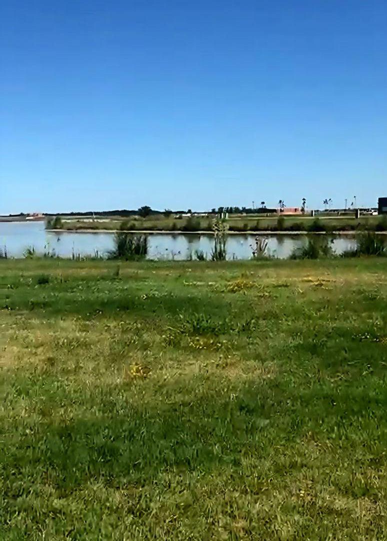TERRENO LOTE de 737 m2 HACIA LA LAGUNA BARRIO SANTA CLARA AL SUR