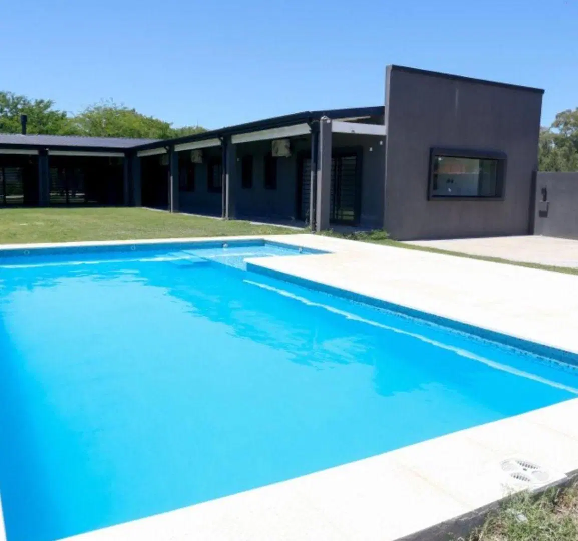 CASA 5 AMBIENTES CON PILETA TERRENO 1130 m2 3