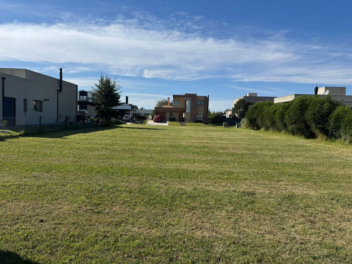 TERRENO 800 m2 VENTA BARRIO CRUZ DEL SUR