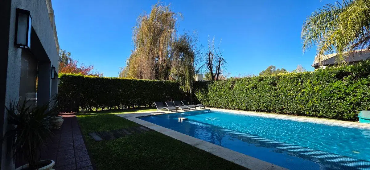 CASA EN ALQUILER 4 DORMITORIOS CON PISCINA EN CANNING 2