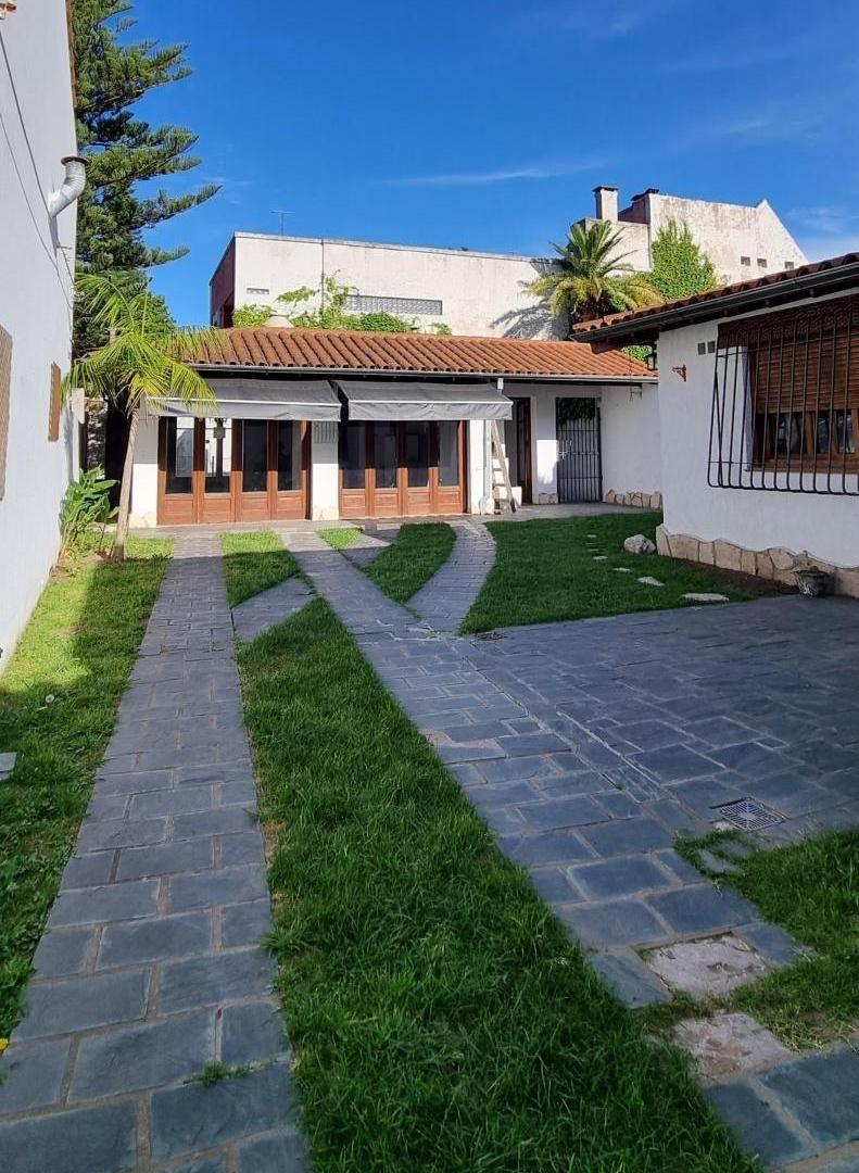 CASA ALQUILER USO COMERCIAL O PROFESIONAL 215 M2 LOMAS DE ZAMORA