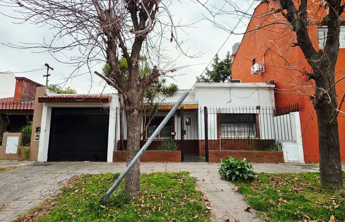 CASA EN VENTA 3 DORMITORIOS CON PARQUE 1