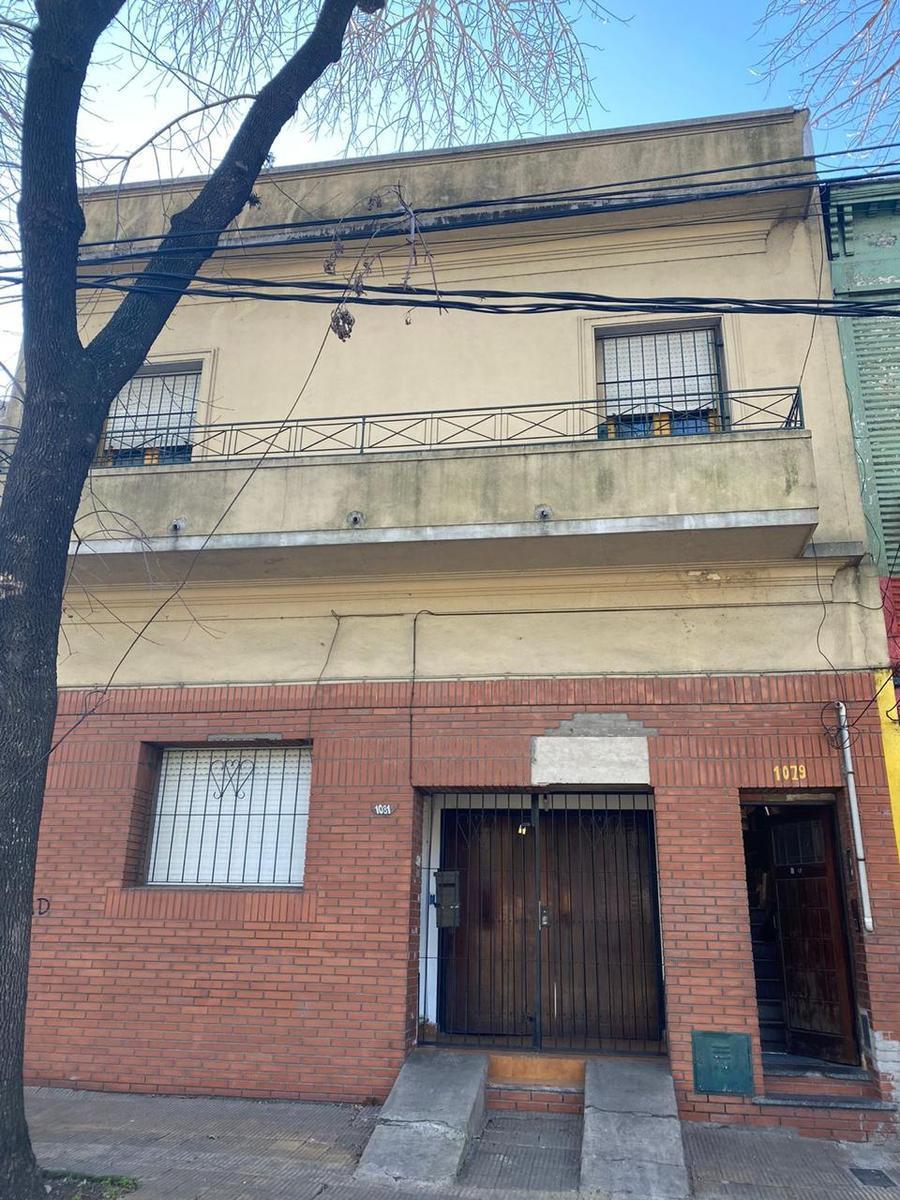 2 Phs Venta en Block - Frente a Plaza Almirante Brown 1