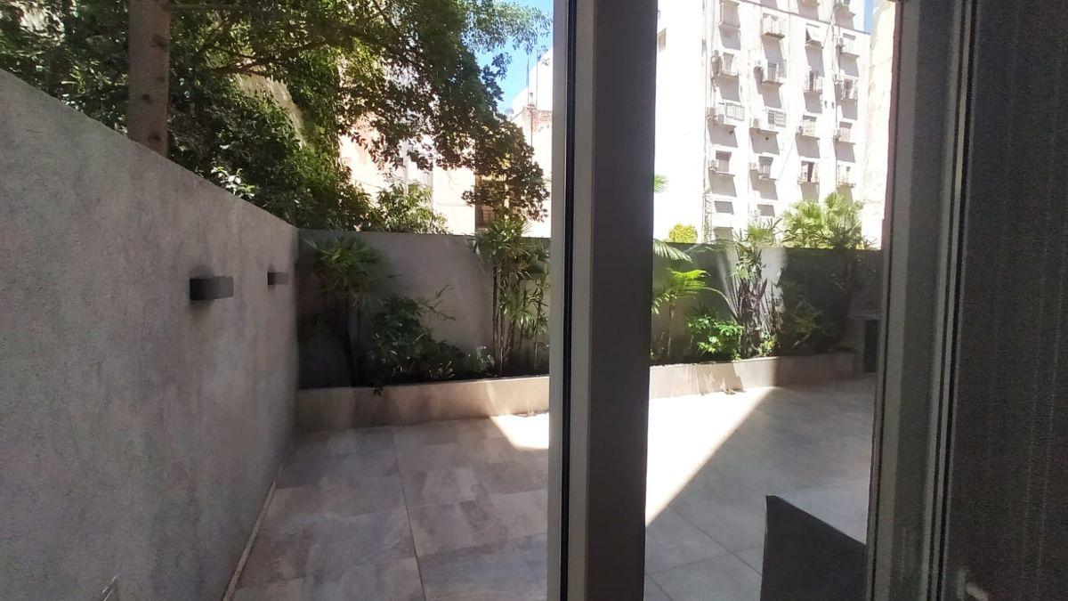 DEPARTAMENTO VENTA 3 AMBIENTES CON PATIO TERRAZA EN RECOLETA Y PARRILLA MUY LUMINOSO RECICLADO