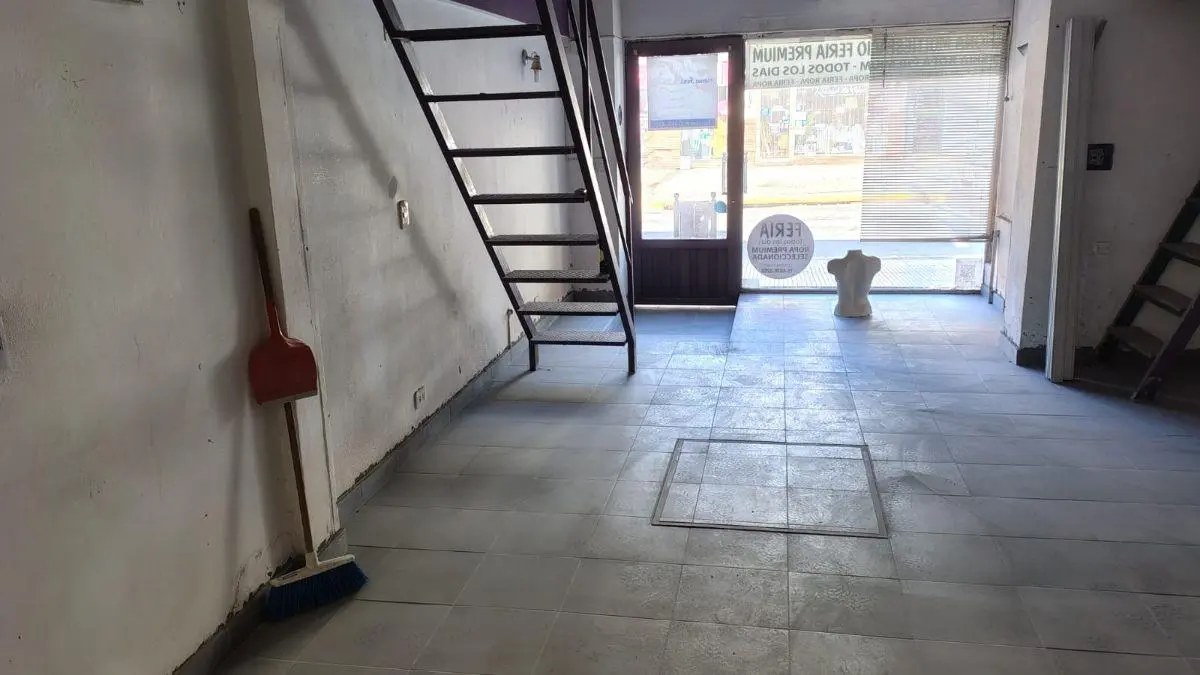 BUEN LOCAL COMERCIAL S/RAWSON 3